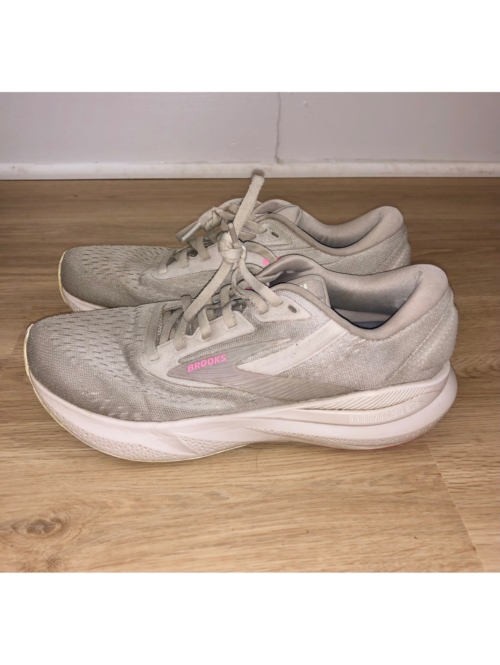 BROOKS ADRENALINE 24 GTS PINK BEIGE GRAY RUNNING SNEAKERS WOMENS SIZE 9